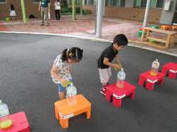 水運びリレー。こぼさないように。