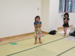 とんぼ、高く飛んでいくかな？