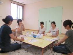 今日は、アロマを使って 虫よけスプレーを作りましょう。