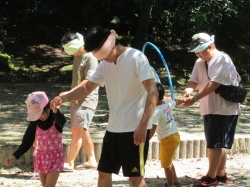  パパは目隠しをして･･･