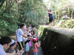 今度は的あてだ。それっ！