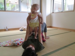 ママがんばって！お尻を上げて！