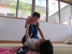 ママ飛行機、ビューン！