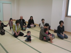 人形劇にみんな夢中です。