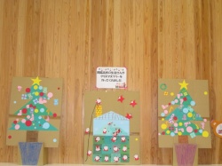 開陽高校の生徒さんと一緒に作ったクリスマスツリーです。 かわいいツリーを ありがとうございます。