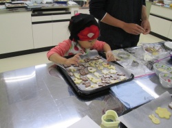 イチゴの飾りもつけちゃおう！