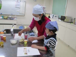 クッキーが焼ける間に トワイフルを作りましょう！