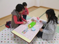 あんぱんまんのでんでん太鼓を作ろうね。