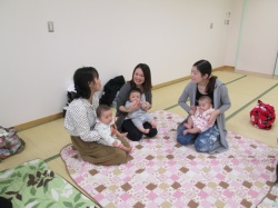 “離乳食、そろそろですね。” のお話がはずみます。 