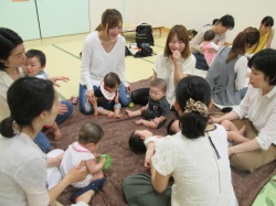 ママたちのおしゃべりも弾みます。