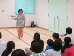 絵本の読み聞かせ 『ととけっこう　よがあけた』