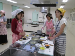 かぼちゃは、レンジで温めてから すりつぶします。