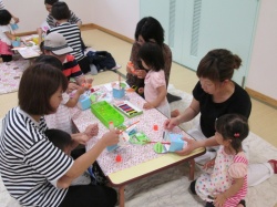 かわいい飾りを いっぱい付けよう。