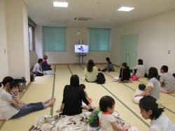 まずは、DVDで勉強します。