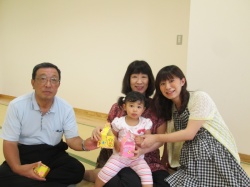 おじいちゃん、おばあちゃんと 一緒に。