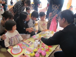 フードコート。 わぁ、おいしそうなお菓子がいっぱい！