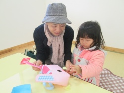 うさぎさんバッグ、 おばあちゃんと一緒に作ろうね。