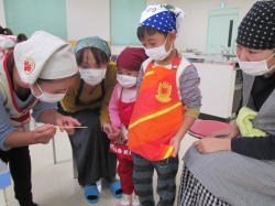 竹串につかなくなたら、 ケーキの焼き上がりです。