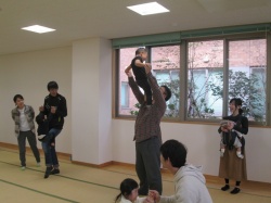 よいしょ、よいしょ、パパ登り。