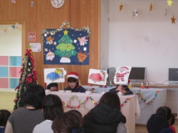 サンタさんの子守唄で みんな眠ってしまいました