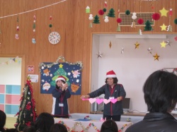 魔法のはさみで切ったら あっという間にハート型♡