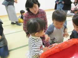 たにっこりんのおみくじです。 何が当たるかな？