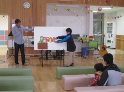 ♪大きなかぶを抜きましょう♪ “うんとこしょ、どっこいしょ”