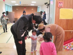 しろくまさんにタッチ。 楽しかったね。