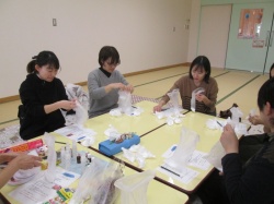 材料を混ぜて、よくこねます。