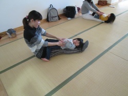 お腹をなでなで、ゆったり気分。 今日は楽しかったね。