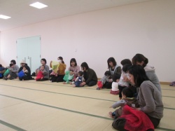 10～12カ月のおともだちが たくさん集まりました。