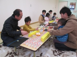 次は牛乳パックで 電車づくり。