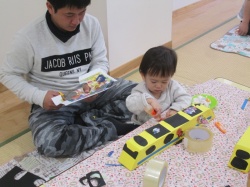 僕は、アンパンマンを ペッタンするよ。