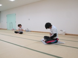 赤ちゃんを感じながら ヨーガをしましょう。