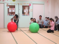 大玉ころがし。 よーい、スタート。