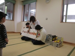 みんなの大好きな 『はらぺこあおむし』の読み聞かせ