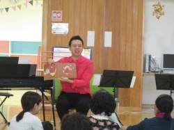 『さつまのおいも』音絵本。 絵本に合わせていろいろな楽器の音が聞こえてきます。