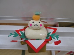 戌年の鏡餅だ　“ワン”