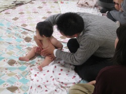 お腹もマッサージ。