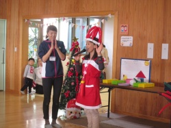 こんにちは！ 見んんで風船を使って 雪だるまを作りましょう！