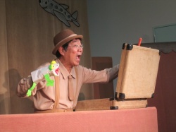 バッグの中から出てきたのは 紙かえる!!