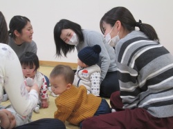 ママたちの　おはなしタイム！