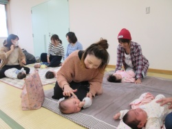 ふれあい遊び ♪かわいいほっぺはどこでしょう♪