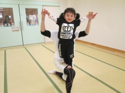 ママのお膝で“ピッ”