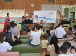 ♪お山に　あめが　降りました♪