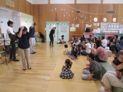 ♪かみなりどんがやってきた “あたま” みんな、上手に隠せたかな？