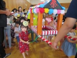 おみこし “わっしょい、わっしょい”