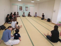 2歳のお友だちとママたちが たくさん集まりました。