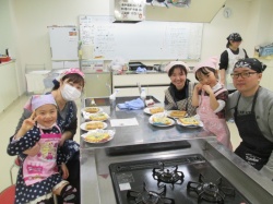 じゃこを食パンにのせて焼いたら できあがり。