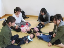 ママ同士のおしゃべりの時間。